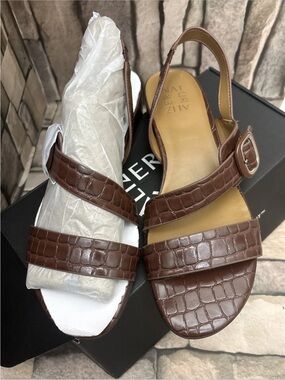 New Women’s Naturalizer Meesha women's sandals in a brown crocodile Sz 9